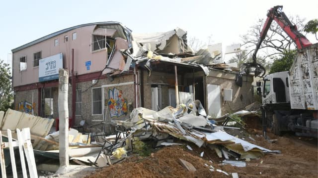 המבנה ברחוב אנילביץ' 32 נהרס המבנה ברחוב אנילביץ' 32 נהרס