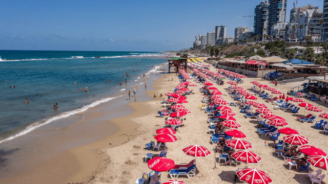 חוף הסלע בבת ים לאחר הרחבתו