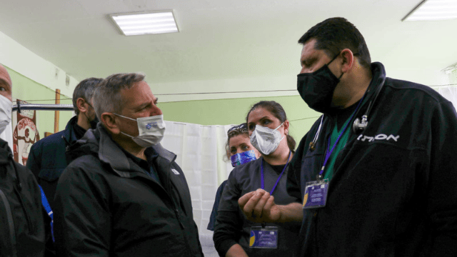 ד"ר גנאדי (מימין) עם שר הבריאות