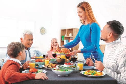 בין הארוחות מומלץ להרחיק פיתויים שנותרו מארוחות החג 