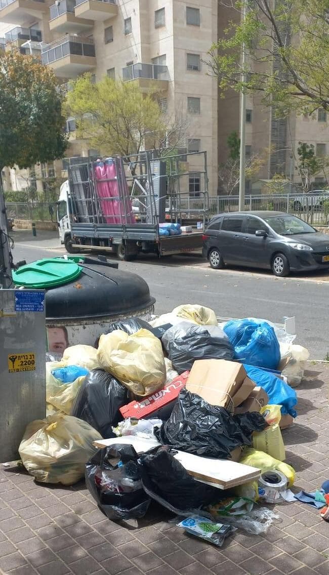 פסולת בהדר גנים וגני הדר
