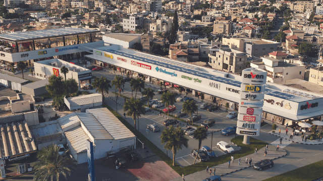 שתי קומות ו־200 מקומות חנייה