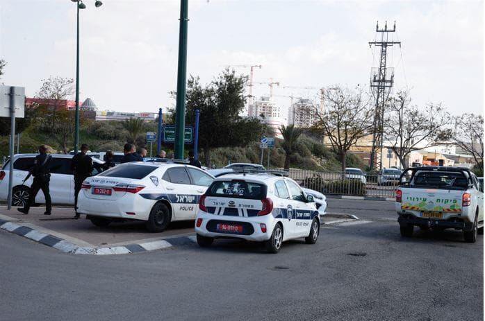 ניידות משטרה בשטח. תחושת הביטחון האישי כמעט אינה קיימת 