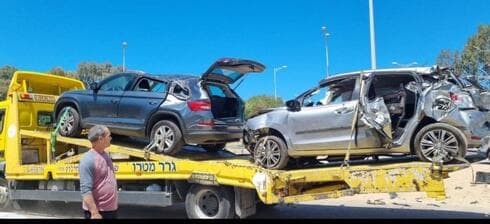 המכוניות המעורבות בתאונה בעת הפינוי שלהן