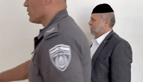 הרב משה יזדי מובל לדיון 