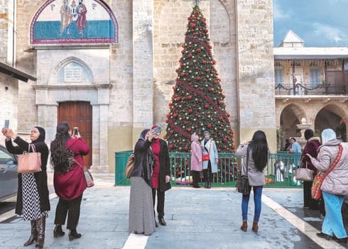 שפרעם. כנסיית סנט פיטר פאולוס. "חמש סצינות סלפי שקורות בו זמנית"