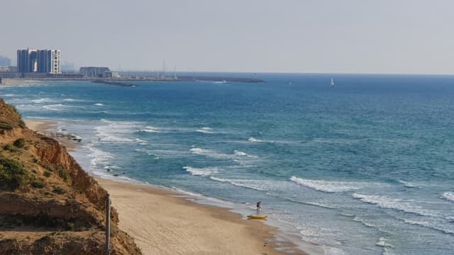 "פגיעה בגולשים ובסביבה האקולוגית"