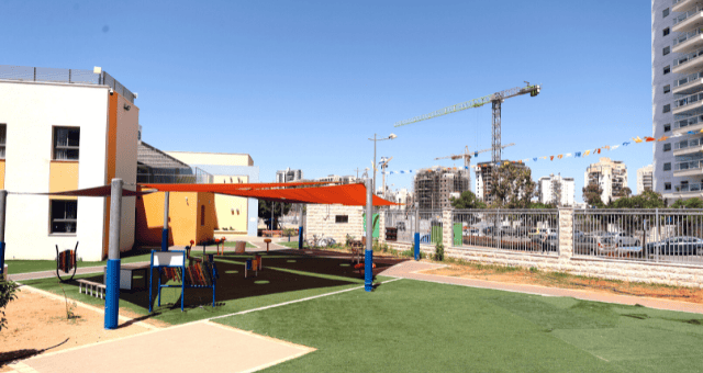 אתרי בנייה סמוך לבית הספר נבון אתרי בנייה סמוך לבית הספר נבון