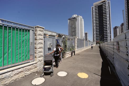 אתרי בנייה סמוך למתחם הגנים "נבון", השבוע (צילום: אלעד גרשגורן) אתרי בנייה סמוך למתחם הגנים "נבון", השבוע