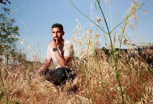 נתנאל רדה לא מוותר על קריירה כזמר. אחרי ששחרר להיט ראשון לרשת, הוא מתכונן לאלבום ביכורים (צילום: ריאן) נתנאל רדה לא מוותר על קריירה כזמר. אחרי ששחרר להיט ראשון לרשת, הוא מתכונן לאלבום ביכורים