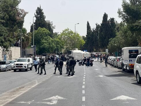 כוחות משטרה גדולים בשייח ג'ראח (צילום: לירן תמרי) כוחות משטרה גדולים בשייח ג'ראח