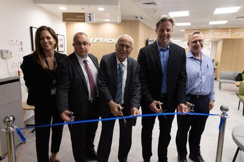מנכ"ל אסותא ונציגי הקופות בטכס החנוכה באסותא חיפה