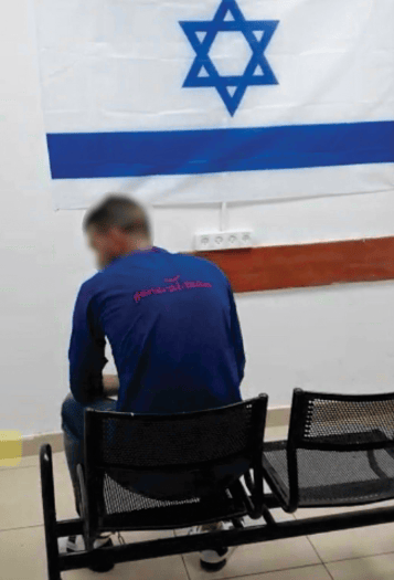 חשוד בתלישת דגל מרכב במהלך החקירה