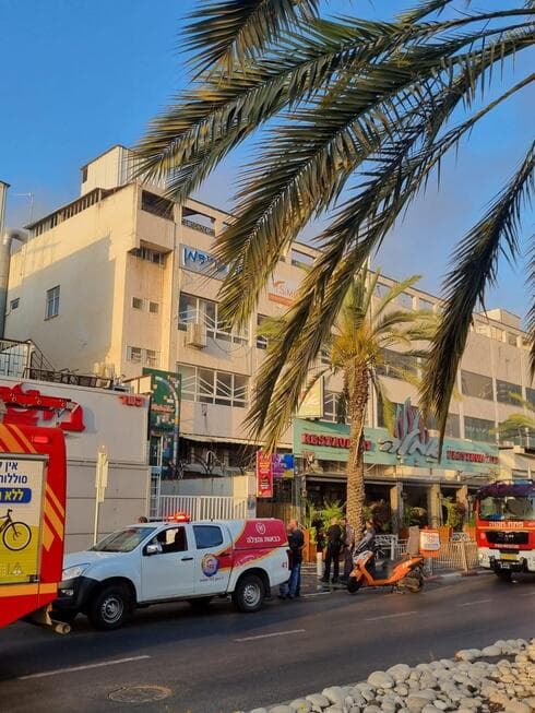 כוחות כבאות והצלה בזירה
