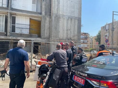 מפנים את הדיירים ומגדרים את המקום
