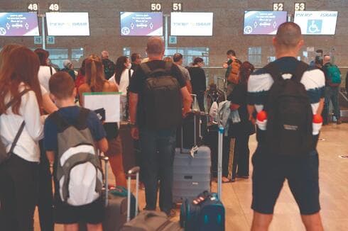 תור לדלפק ישראייר בנתב"ג (למצולמים אין קשר לכתבה)