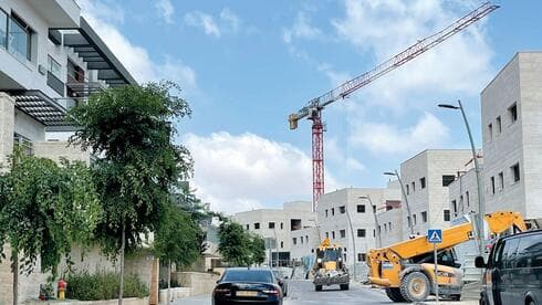"מפחיד". מנוף בשכונת נופים 