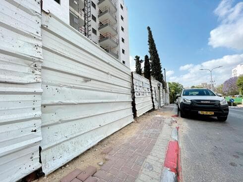 אין מדרכה. רחוב הרצוג