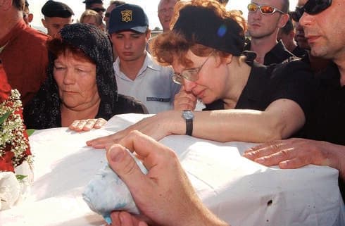 אירנה ובעלה ניקולאי ז"ל בהלוויית בנם קיריל ז"ל