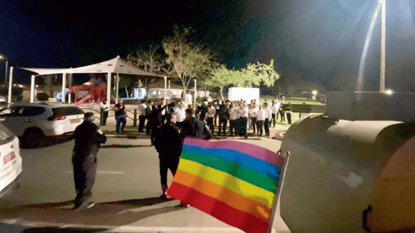 הפגנה מול ביתה של גלית כהן. "לא הולכים בדרך של התרסה אלא אך ורק בהידברות ושכנוע" 
