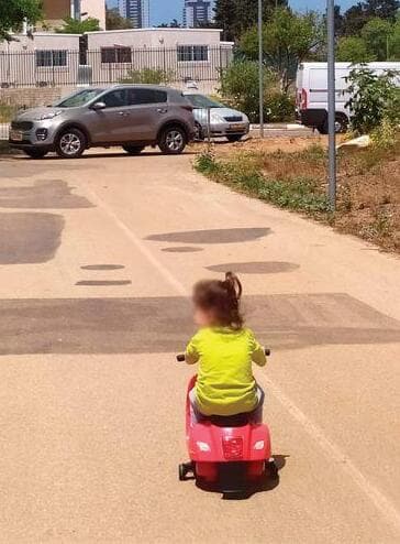 גן מסילות. "לסגור את המעבר"