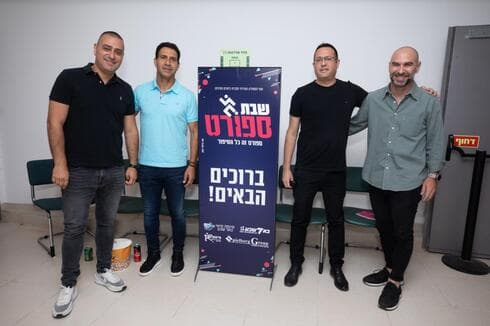מימין: לבנוני, ירון, אלימלך ונומה. מפגש על בסיס חודשי