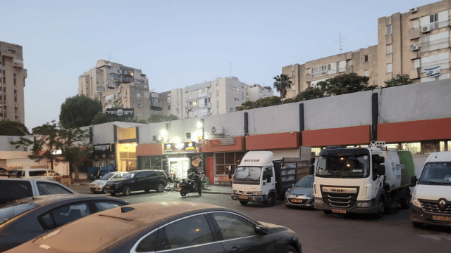 המרכז המסחרי בכפר אברהם שבו נמצא סניף הדואר