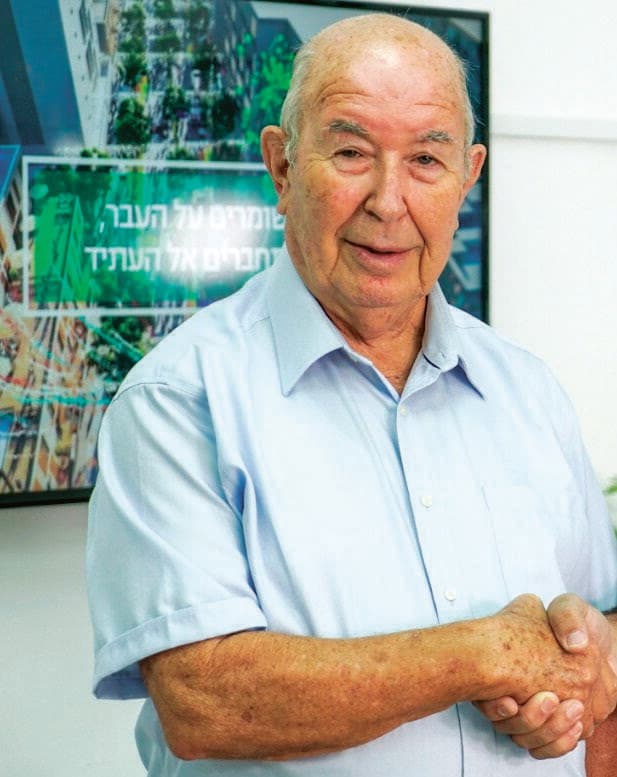 יואל קרול. מתקפה חריפה