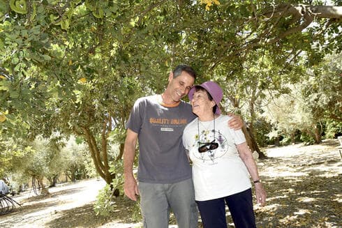 שינו את השם ממשק לחווה. דורון גנץ וחמותו בלהה אייזנברג