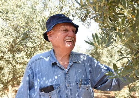 בגיל 77 אבינועם רוזן מעפולה מעבד לבדו את השדות
