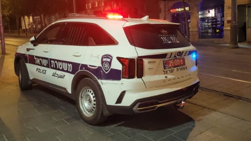 השוטרים עצרו את החשוד שהתבצר בחנות בתל מונד