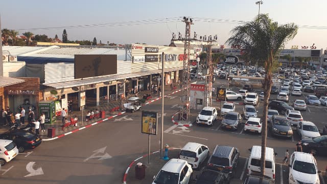  בילו סנטר. "החלשים נפגעים"