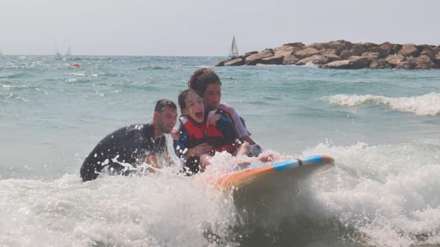מועדון גלישה לילדים עם צרכים מיוחדים
