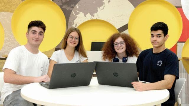 מימין, שי, טלי, גילי ואושר. "חשבנו איך להקל על אחרים"