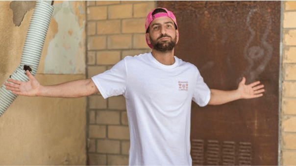 EZ . "האנשים שיושבים בכיסאות של מקבלי ההחלטות צריכים לשרת אותנו"