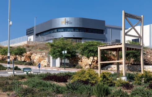 המבנה התעשייתי של קבוצת ויסמן בפארק התעשייה בר לב. (צילום: אסף רונן וניל מרסר, ויסמן יח"צ) המבנה התעשייתי של קבוצת ויסמן בפארק התעשייה בר לב.