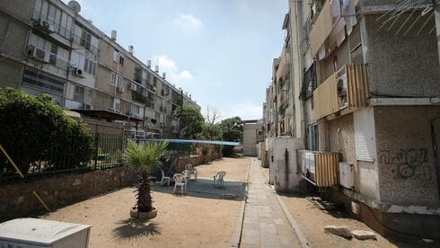 שכונת תל גיבורים. יעד אטרקטיבי (צילום: קובי קואנקס) "יעד אטרקטיבי". שכונת תל גיבורים