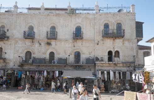 לחץ לביטול העיסקה. מלון 'פטרה' 