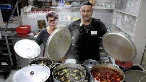סיור אוכל בשוק נתניה. חוויה קולינרית (צילום: אסף פרידמן) סיור אוכל בשוק נתניה. חוויה קולינרית