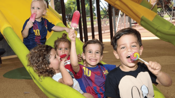 ריין דבש, איתמר לנצ'יצקי, נועם טוכמן, לני דבש ואיתי לנצ'יצקי מבלים בפארק אגם השלולית | (צילום: יריב כץ) ריין דבש, איתמר לנצ'יצקי, נועם טוכמן, לני דבש ואיתי לנצ'יצקי מבלים בפארק אגם השלולית |