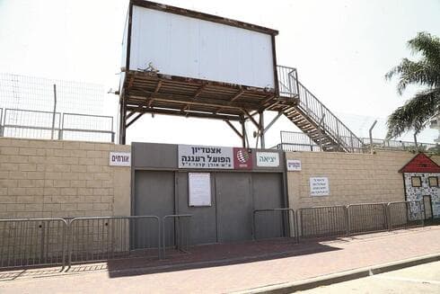 אצטדיון קרני. לא מאושר לליגה א' אצטדיון קרני. לא מאושר לליגה א'