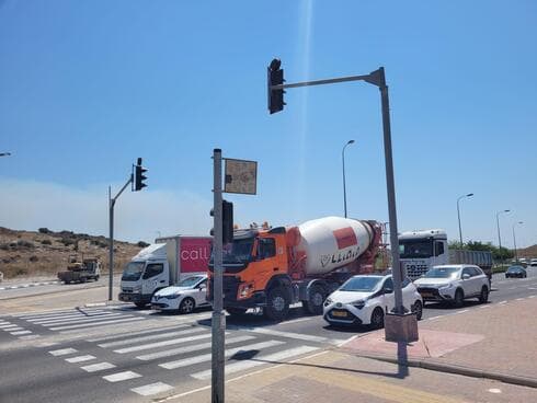הרמזור בפנייה לדרך יהודה המכבי