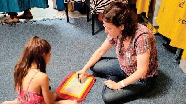 "נותן תקווה". בר קויפמן במרכז ההתנדבות "נותן תקווה". בר קויפמן במרכז ההתנדבות