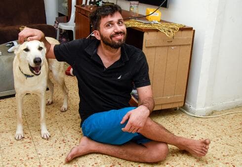 ארתור לזרב חולה במחלת שרירים תורשתית ומתכוון לסיים את חייו מיוזמתו ( צילום: נחום סגל) ארתור לזרב חולה במחלת שרירים תורשתית ומתכוון לסיים את חייו מיוזמתו