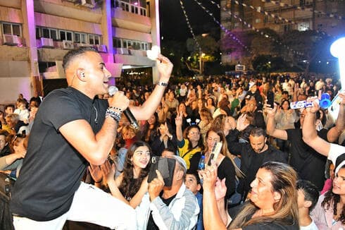 אמיר שוהר על הבמה