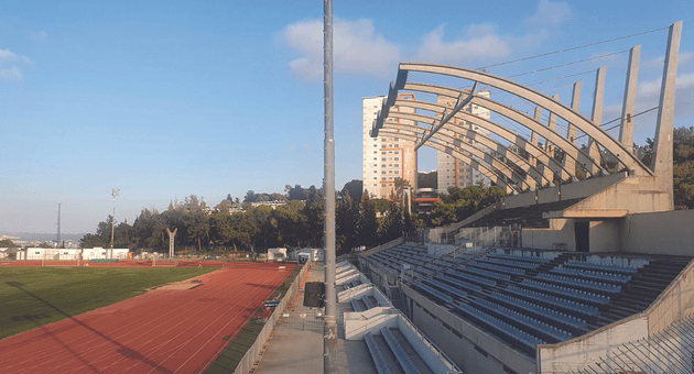 טריבונת הקשתות באצטדיון