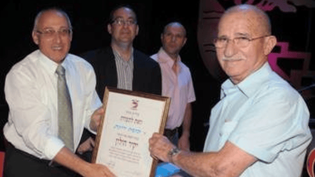 משה רינת ז"ל (מימין) עם ראש העירייה 