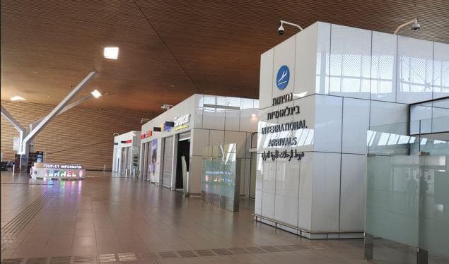 אולם הנחיתות ריק מאנשים (צילום: גדי קבלו, עזרא ארבלי) אולם הנחיתות ריק מאנשים