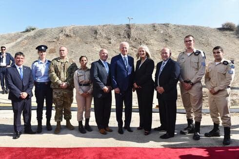 טובה ויניק (שנייה משמאל) עם ביידן טובה ויניק (שנייה משמאל) עם ביידן