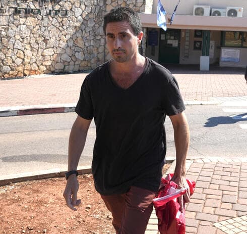 אלון קסטיאל. שוחרר מהכלא לבת ים